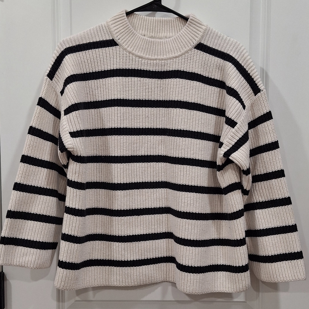 Stiped knit sweater ✨️